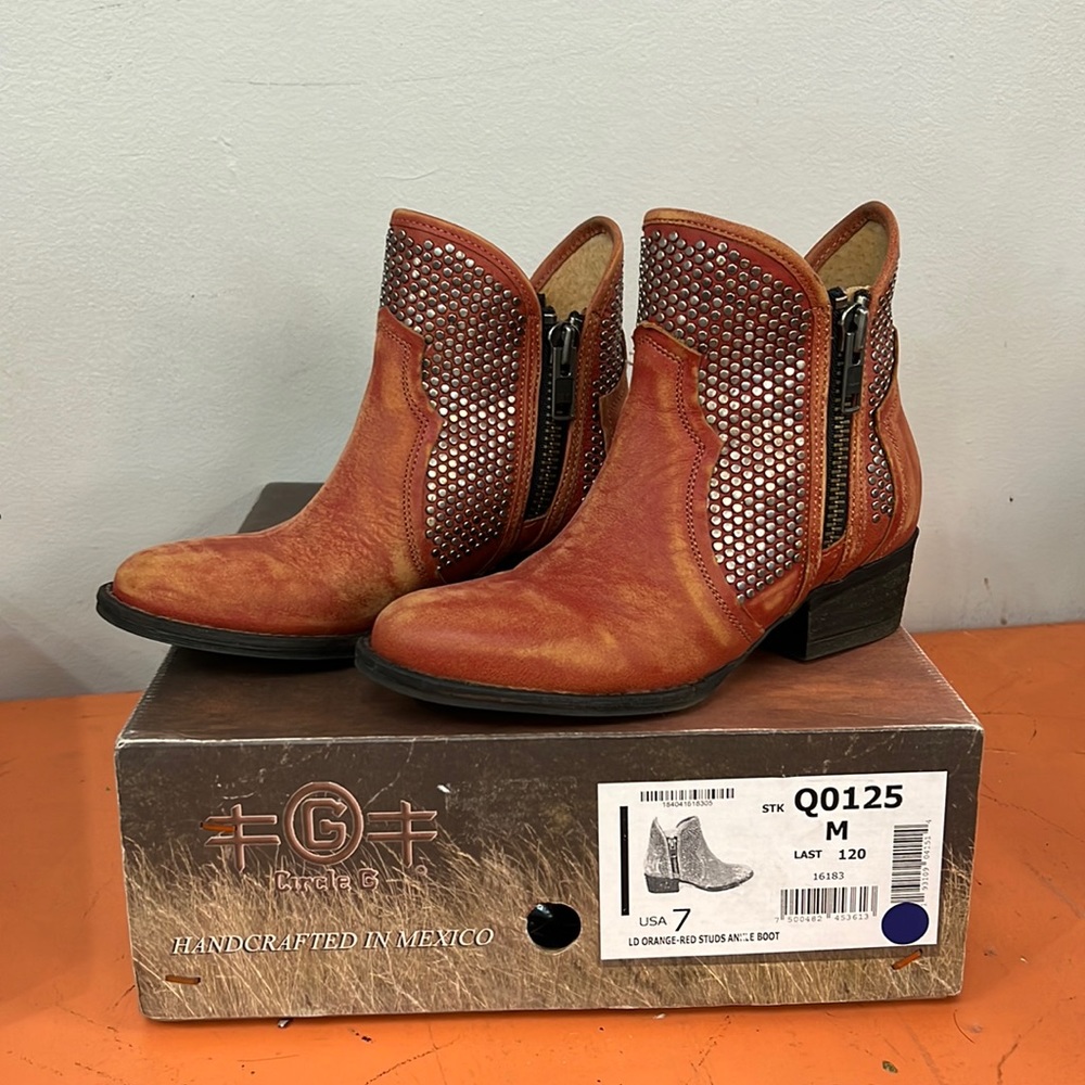Coral Circle G booties